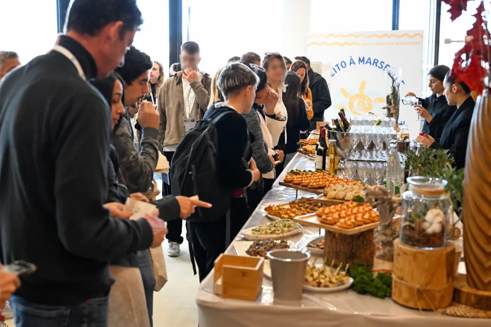 Retouche%20cibl%C3%A9e%20des%20visages%20au%20buffet